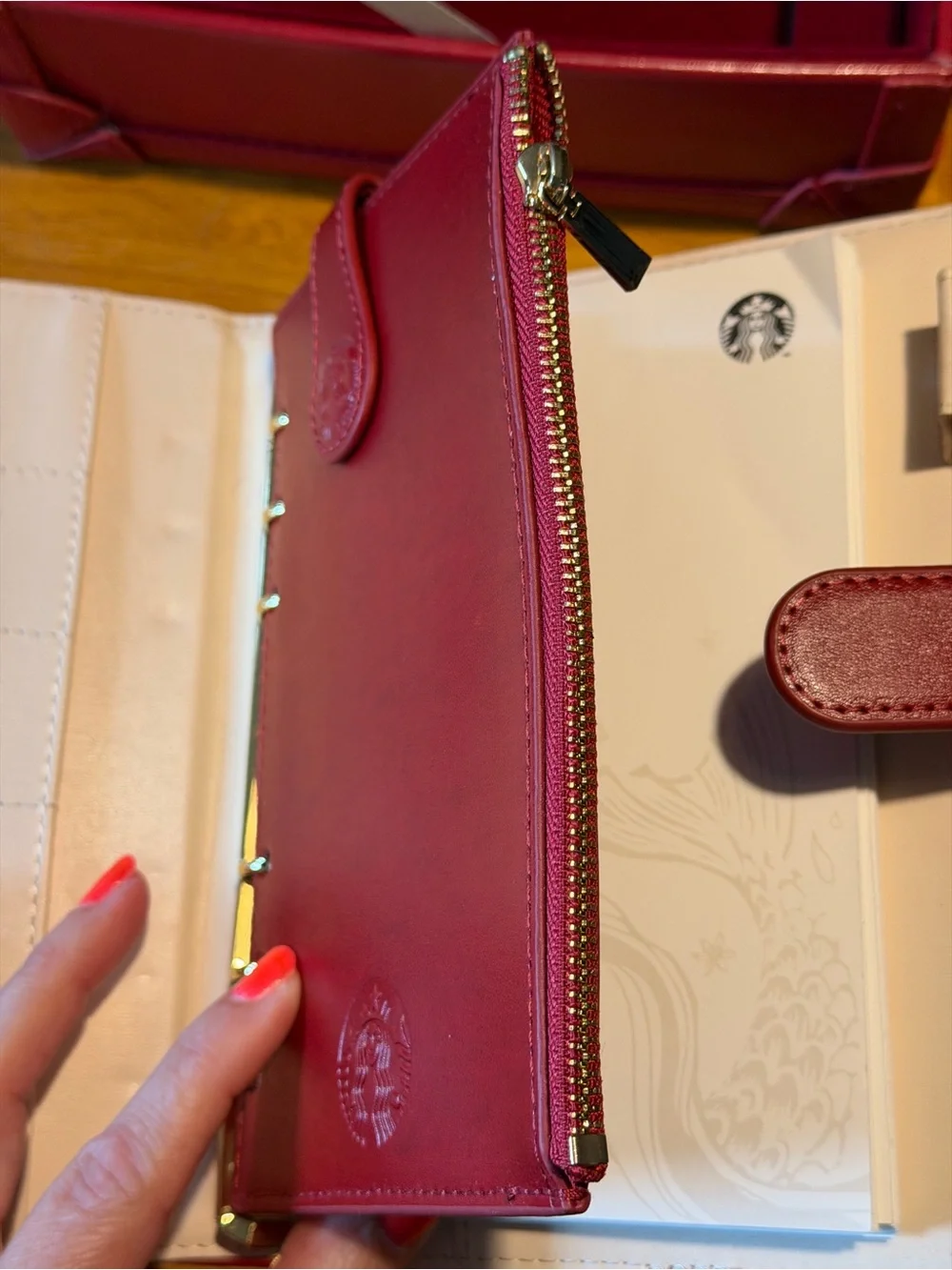 *RARE* STARBUCKS Planner in carrying case with xtras🔥